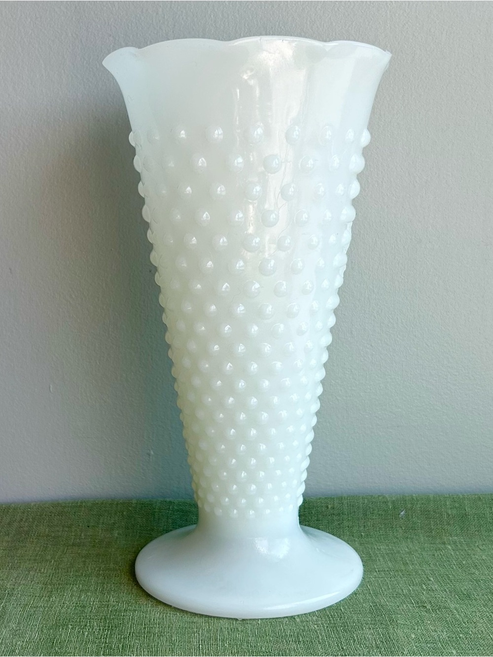 VINTAGE milk glass vase with fluted edge summer bouquet white country